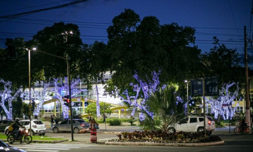 Iluminação de Natal chega a novos pontos de Volta Redonda